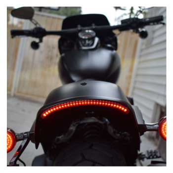Custom Dynamics, FXFB Fat Bob LED-Rücklicht in der Mitte. Rot